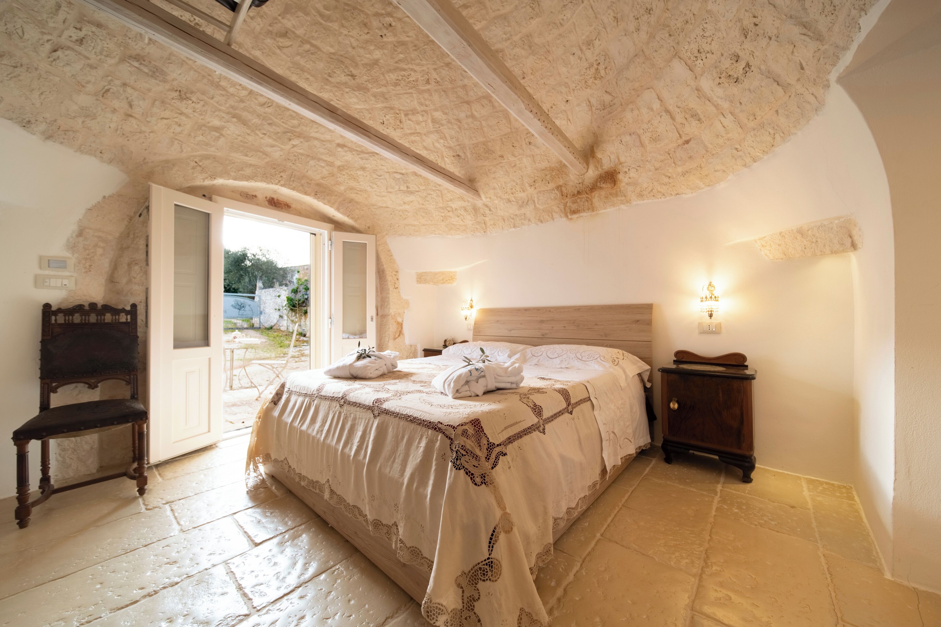 Trullo_Di_Mamma_Lucia_Ostuni_Piscina_Idromassaggio_interno_Casa_vacanza_puglia_casaurea_Property_Man (14)