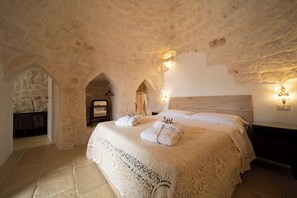 2 bedrooms, iron/ironing board, travel cot, WiFi