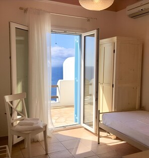 Villa Deluxe, 3 habitaciones, vista al mar | Caja de seguridad en la habitación y decoración personalizada 