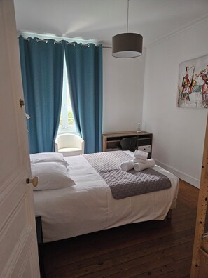 8 chambres, fer et planche à repasser, lit parapluie, Wi-Fi