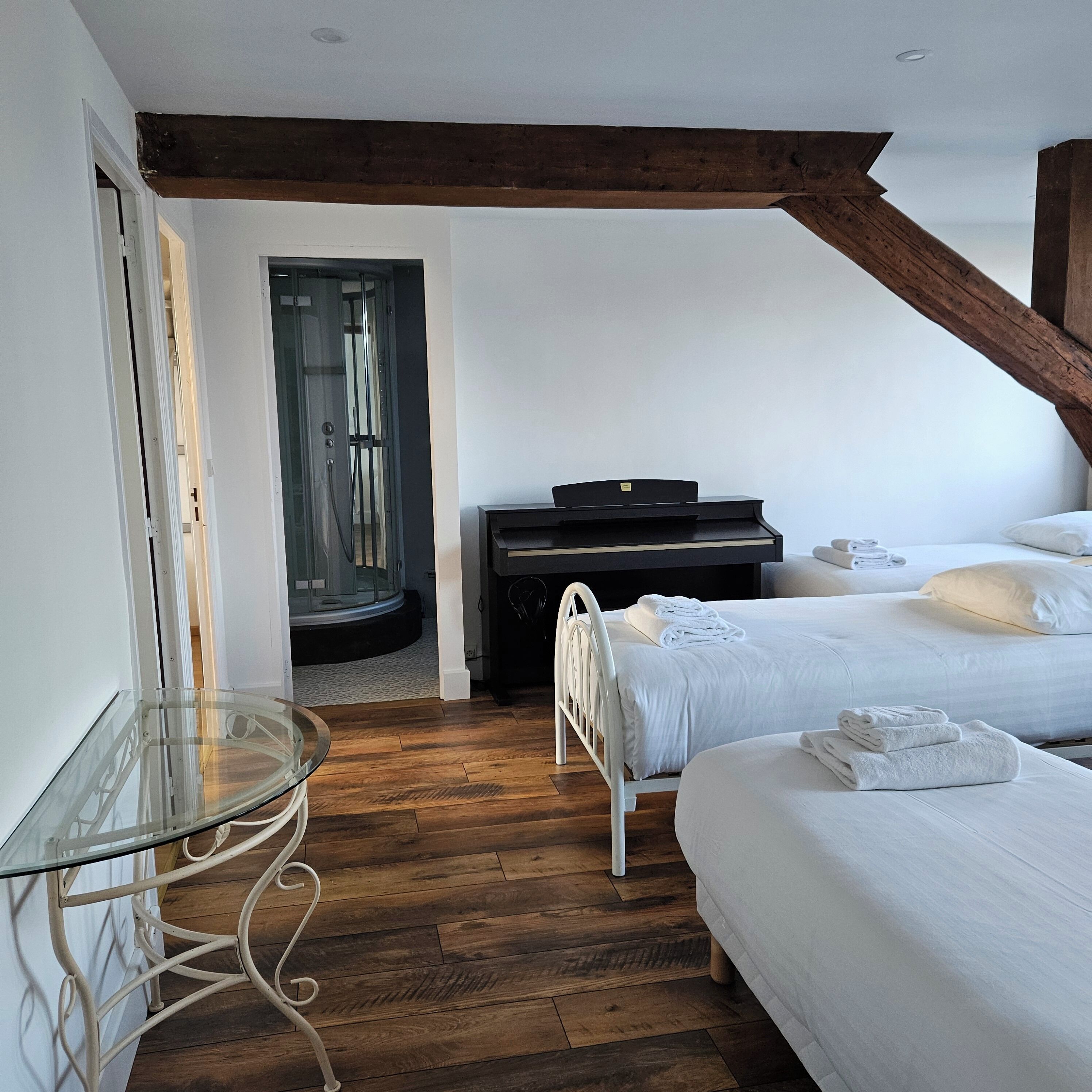 11 chambres, fer et planche à repasser, lit parapluie, Wi-Fi
