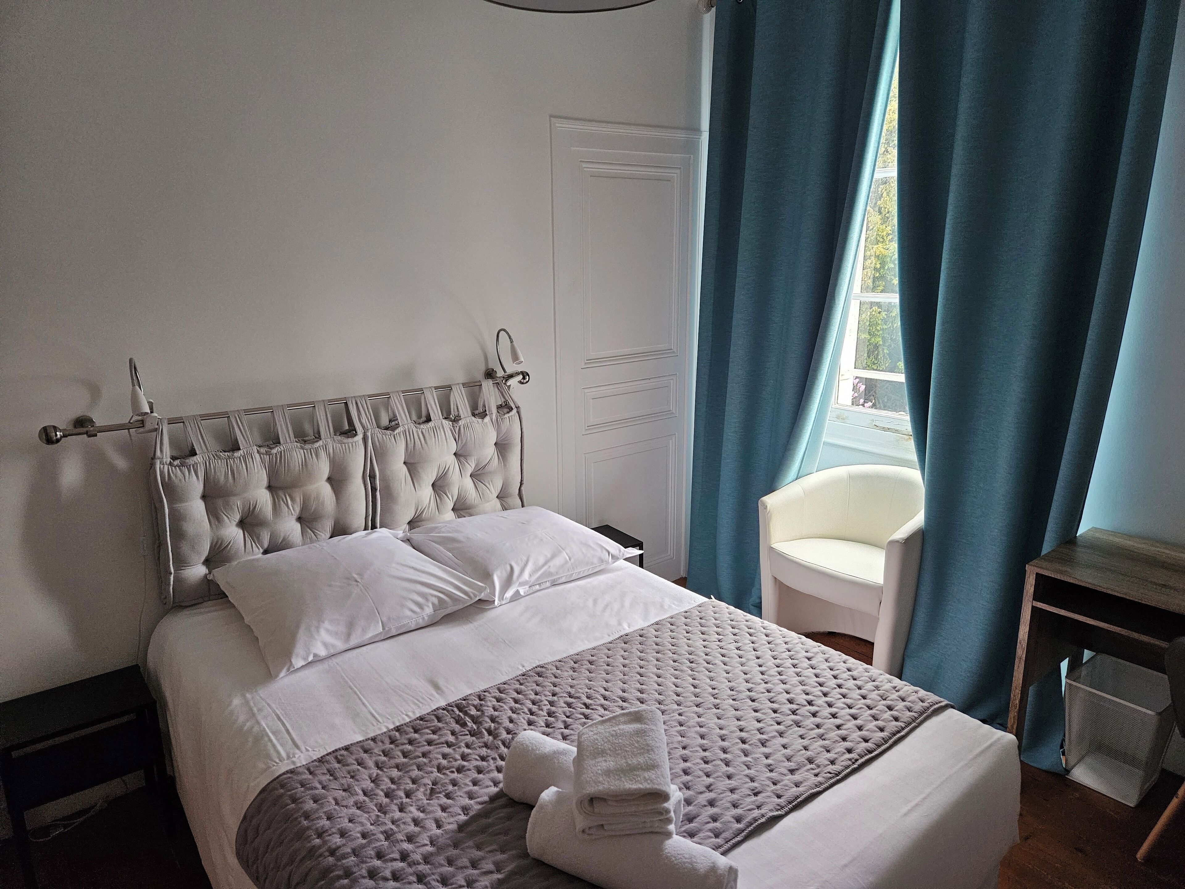 8 chambres, fer et planche à repasser, lit parapluie, Wi-Fi