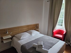 11 bedrooms, iron/ironing board, travel cot, WiFi