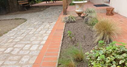 Exceptional house with large gardens near the center of Nantes