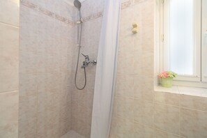 Shower - Apartment 2216/65732 (Istria - Premantura), 600m from the beach (Premantura)