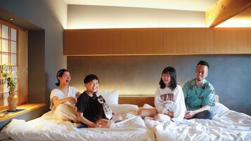 ํ์ฐ์ค | ์๋ง ์ปคํผ, ๋ฌด๋ฃ WiFi, ์นจ๋ ์ํธ