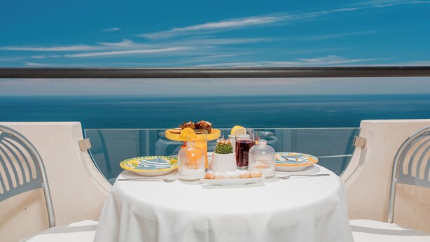 Junior Suite, Balcony, Sea View | Premium bedding, minibar, in-room safe, soundproofing - Albergo Dipinto Bacco Furore (Furore)