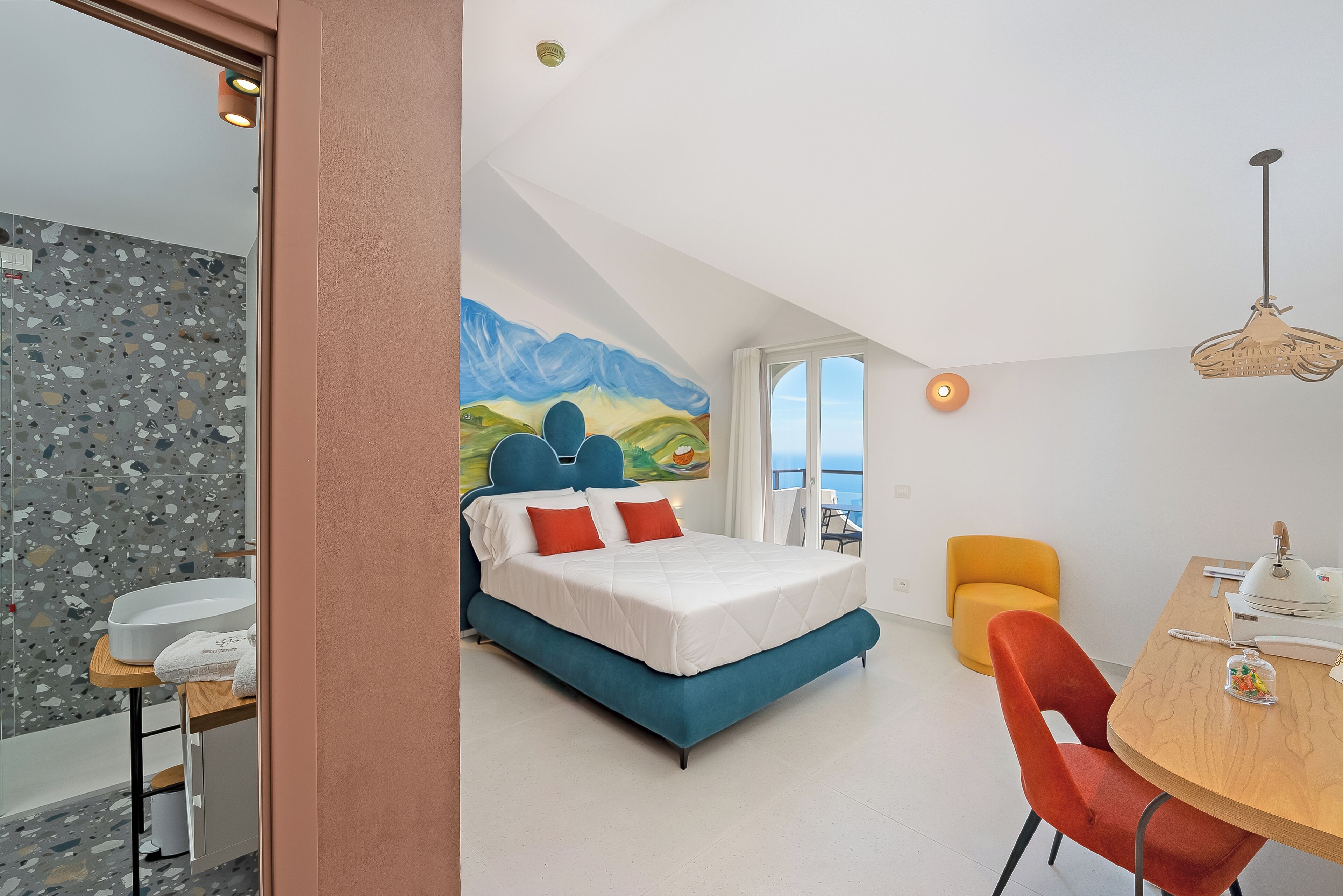 Habitación Deluxe | Ropa de cama de alta calidad y minibar 