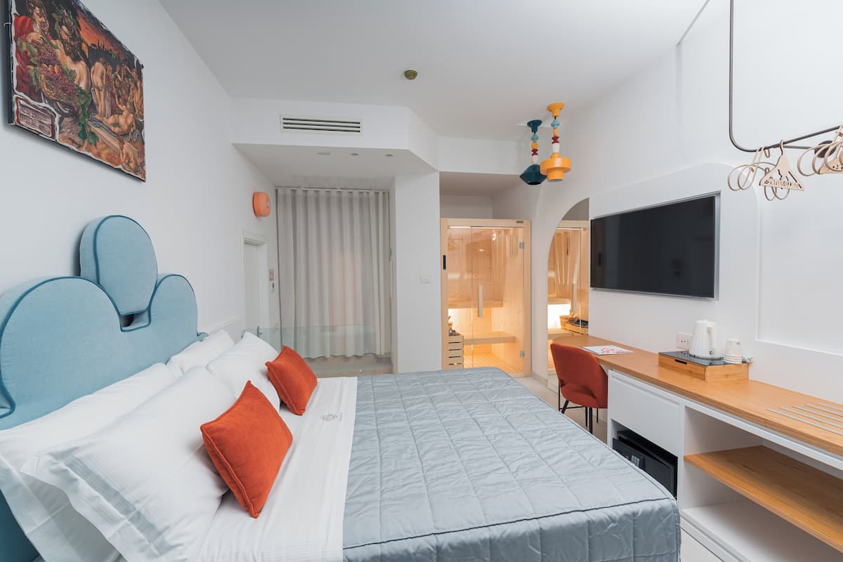 Deluxe Double Room, Sauna, Mountain View | Premium bedding, minibar, in-room safe, soundproofing