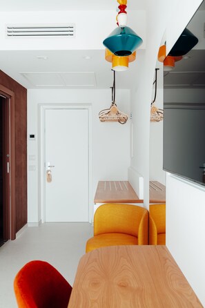 豪華三人房, 海景 | 高級寢具、迷你吧、房內夾萬、隔音