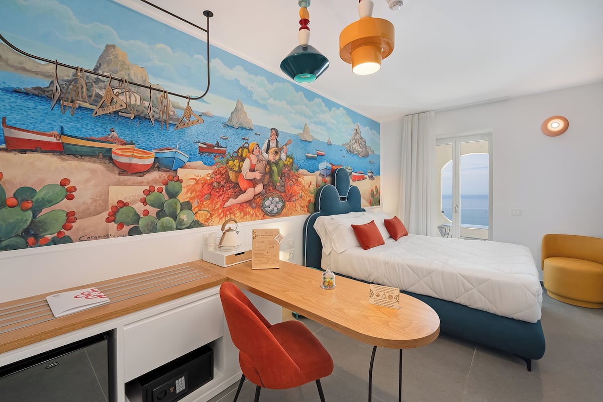 Deluxe Room | Premium bedding, minibar, in-room safe, soundproofing