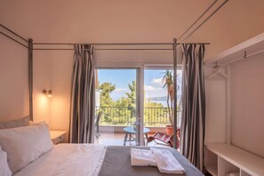 2 chambres, bureau, fer et planche à repasser, lit parapluie