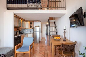Fridge, oven, coffee/tea maker, toaster