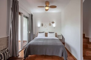 2 bedrooms, desk, iron/ironing board, travel crib