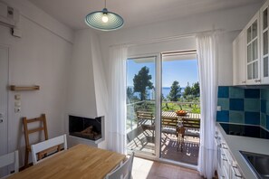 Interior - Alterra Vita Homes: 2-bedroom Apartment with BBQ and great sea view (Neos Marmaras)