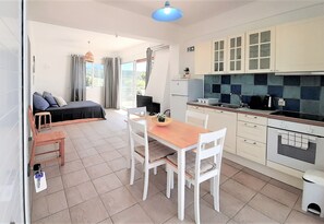 Interior - Alterra Vita Homes by the Sea: 2-bedroom Apartment with BBQ (Neos Marmaras)