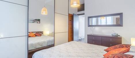 1 bedroom, iron/ironing board, bed sheets