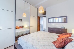 1 bedroom, bed sheets