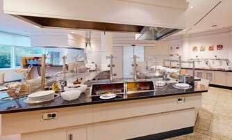 Colazione a buffet, servita tutte le mattine (19.00 EUR a persona) 