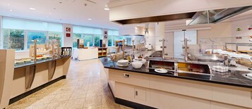 Daily buffet breakfast (EUR 19.00 per person)