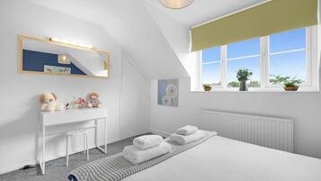 1 bedroom, bed sheets