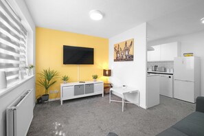 Casa, 1 quarto | Área de estar | Smart TV 42 polegadas com canais via satélite, TV, Netflix