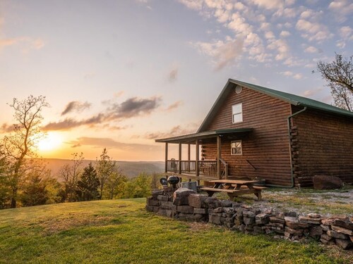 The Waterfall Cabin w/ Incredible Sunset View