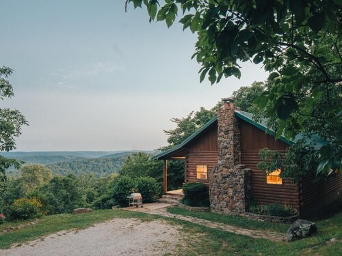 Arkansas Cabin w/ Hot Tub