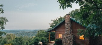 Arkansas Cabin w/ Hot Tub