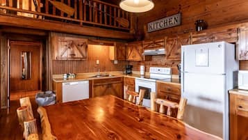 Fridge, oven, coffee/tea maker
