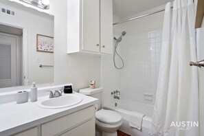 Articles de toilette écologiques, sÚche-cheveux, serviettes fournies