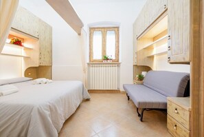 1 habitación, tabla de planchar con plancha, wifi y ropa de cama 