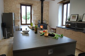 Réfrigérateur, micro-ondes, four, lave-vaisselle