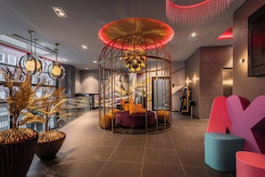 Lobby lounge