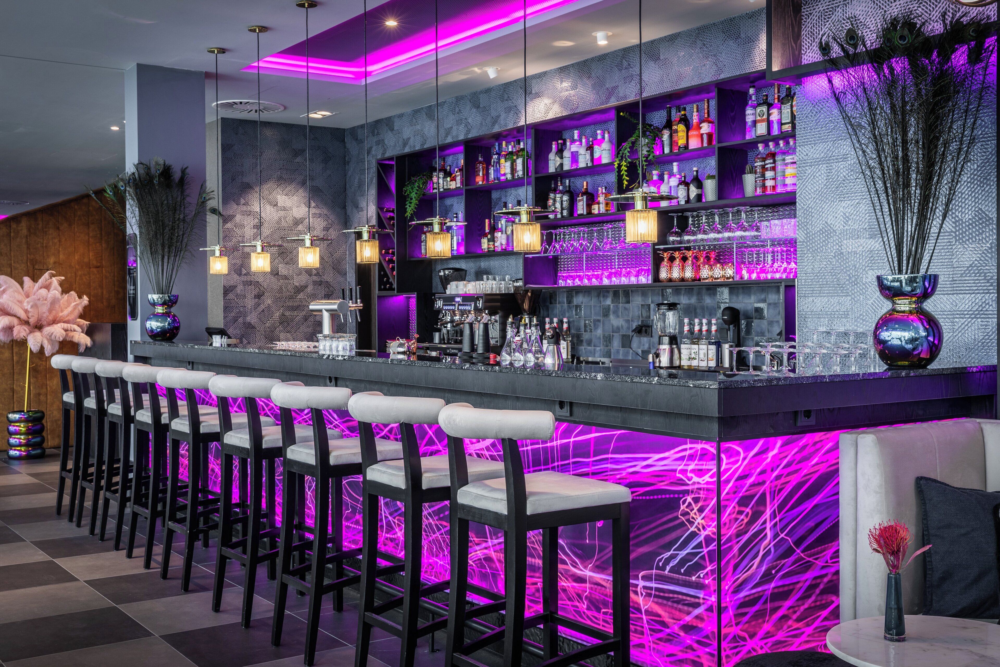 Bar (trong khuôn viên)