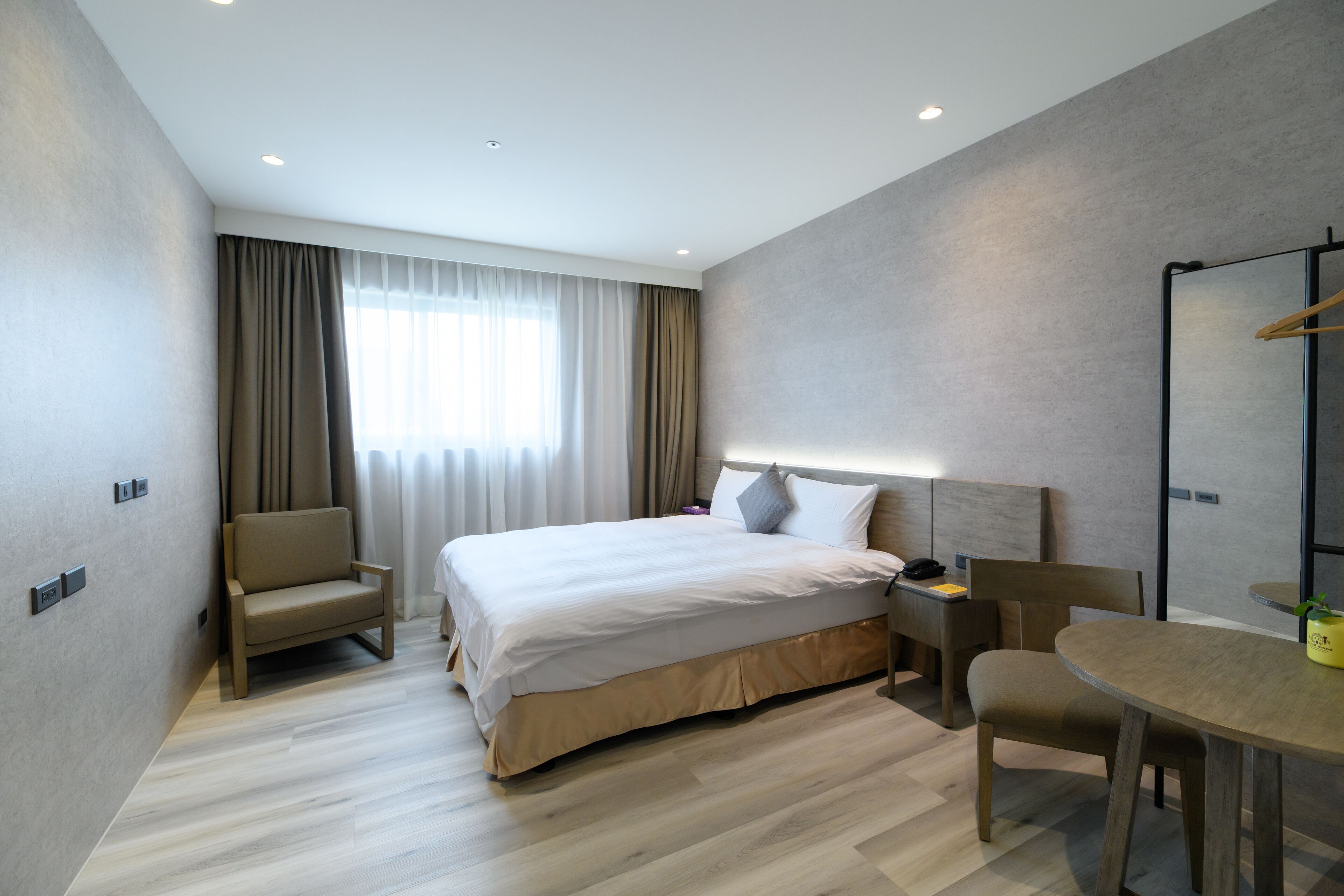 客房內保險箱、隔音、免費無線上網、床單