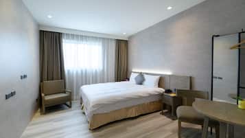 In-room safe, soundproofing, free WiFi, bed sheets