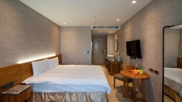 City kamer, 1 queensize bed | Een kluis op de kamer, geluiddichte muren, gratis wifi, beddengoed