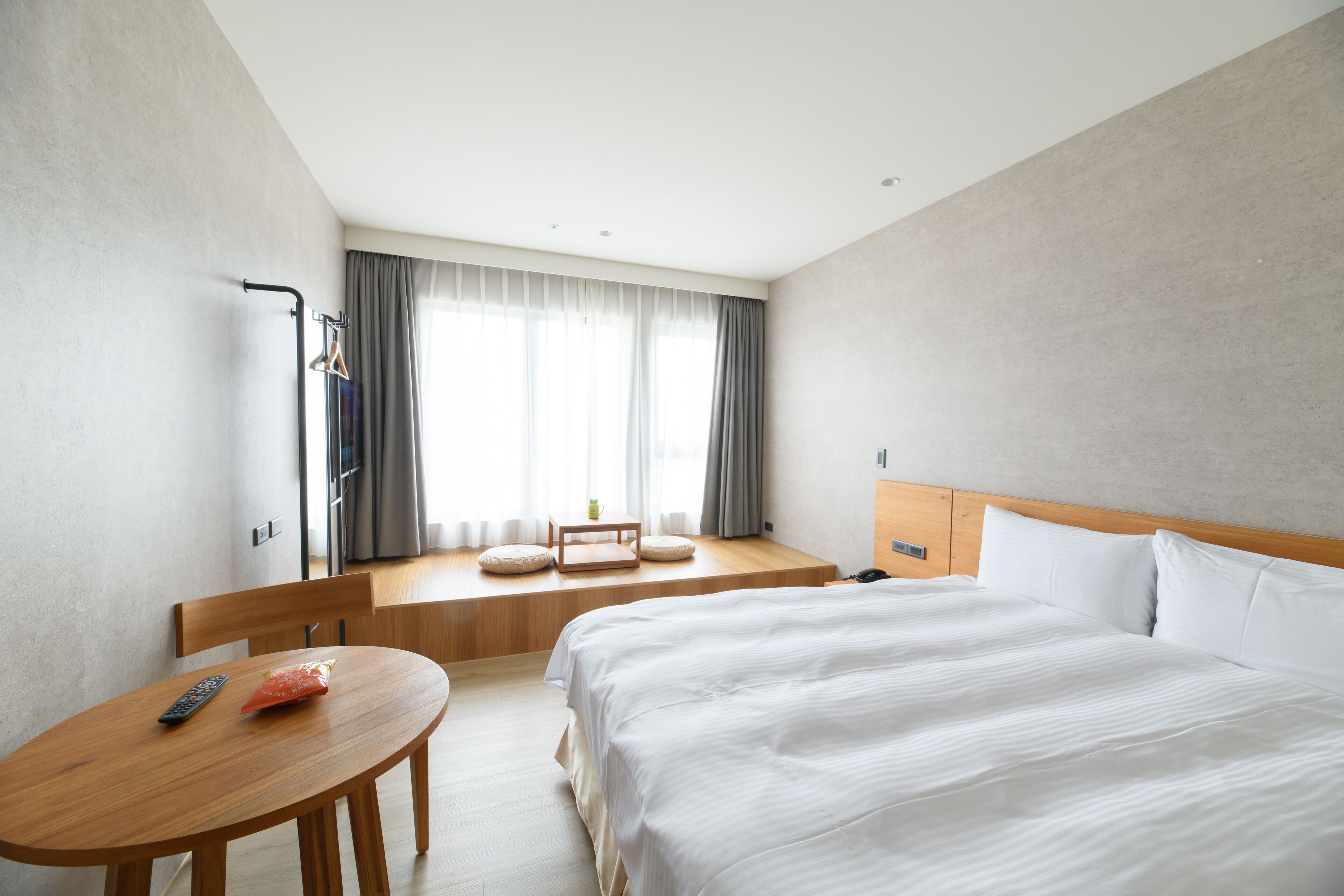 都會客房，1張標準雙人床和一張和式床 | 客房內保險箱、隔音、免費無線上網、床單