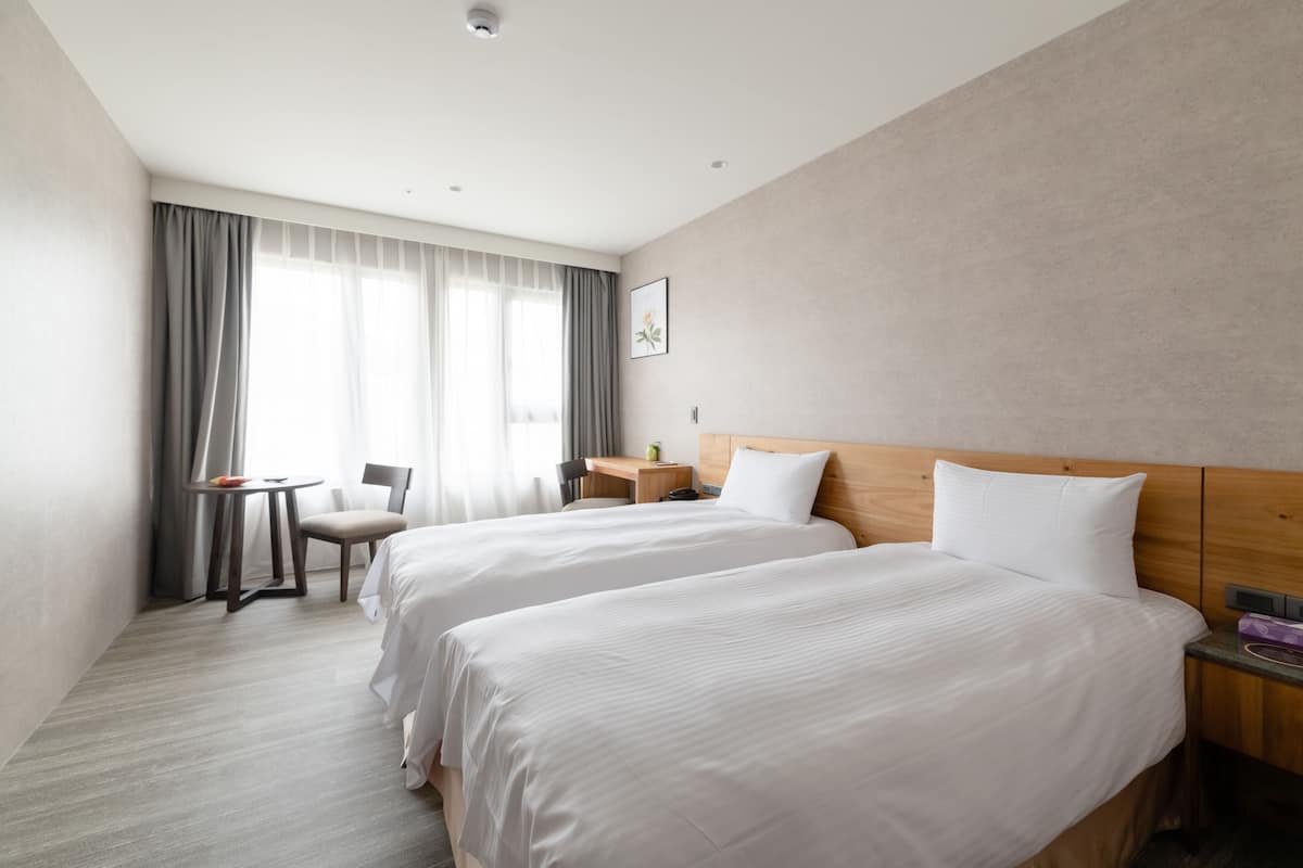 In-room safe, soundproofing, free WiFi, bed sheets