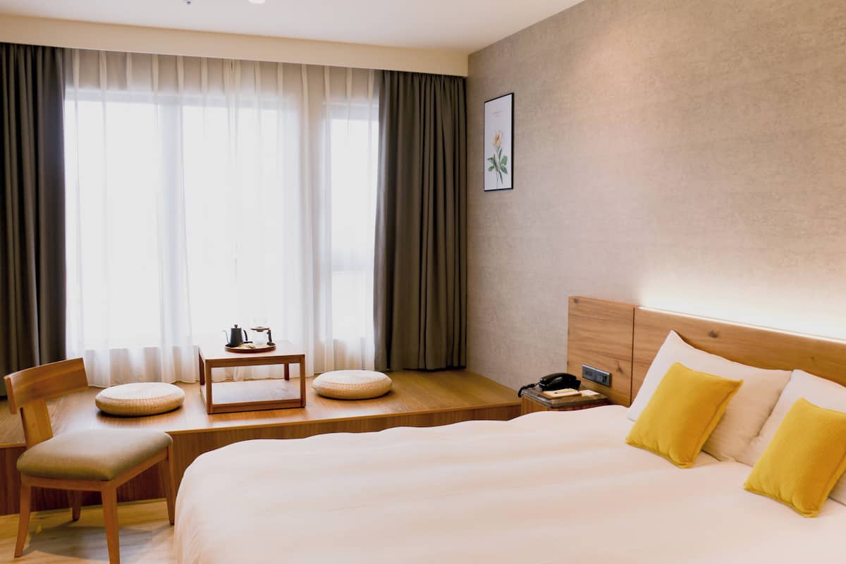 Superior Room | In-room safe, soundproofing, WiFi (free), bed sheets