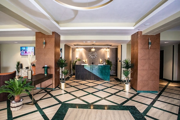 Fachada da propriedade à noite