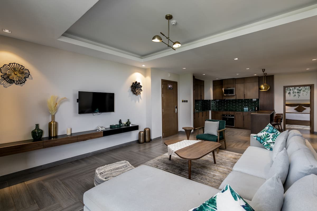 1 Schlafzimmer, individuell eingerichtet, Schreibtisch