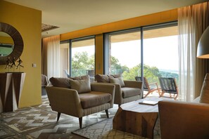 皇家客房 | 高档床上用品、加厚床垫、客房内保险箱、办公桌