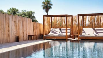 Outdoor pool, pool umbrellas