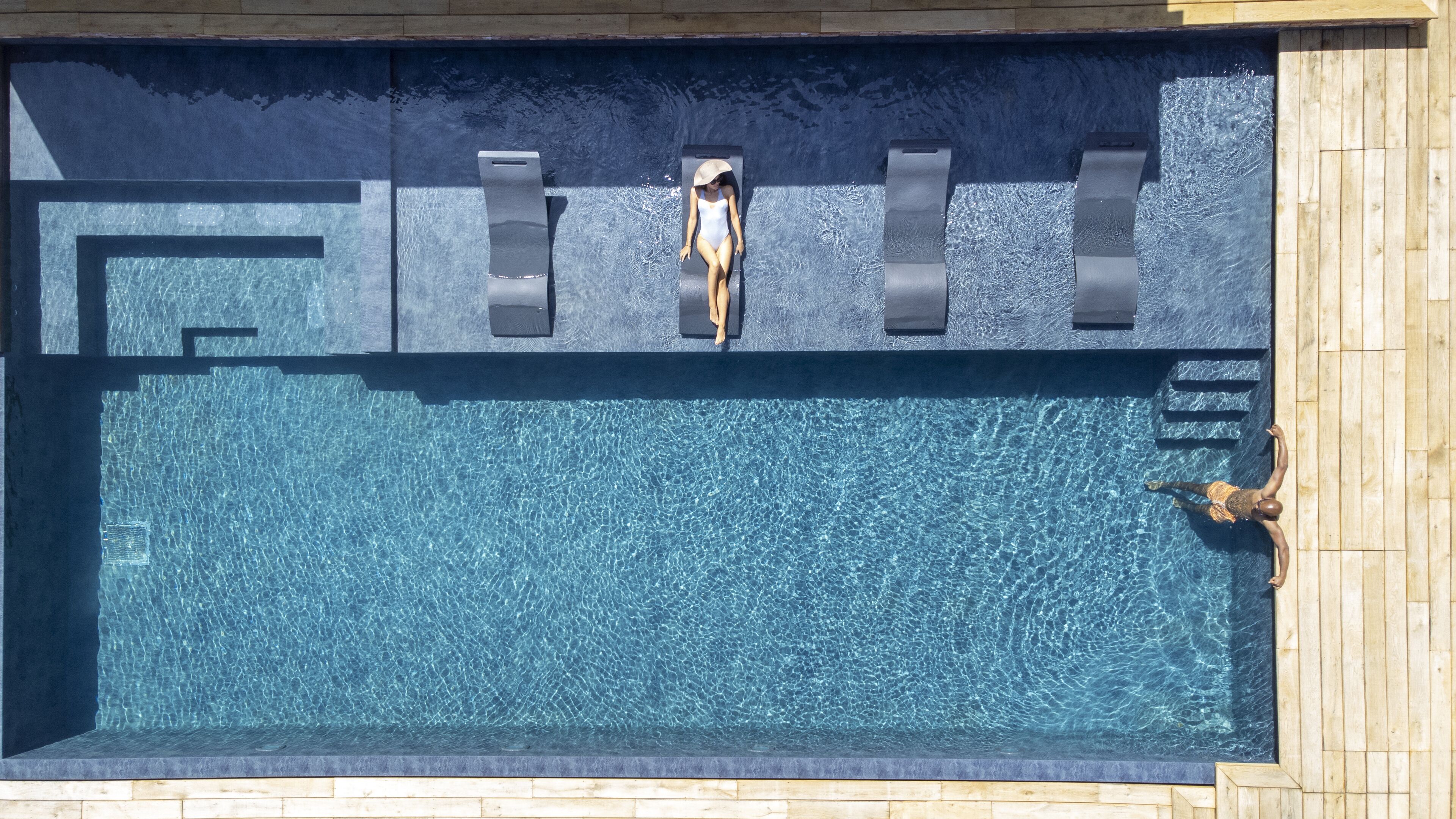 Utendørsbasseng og bassengparasoller