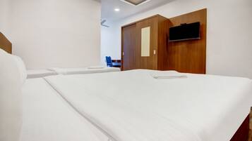 Family Triple Room | Free WiFi, bed sheets