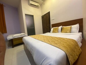 Quarto triplo família | Wi-Fi de cortesia, roupa de cama