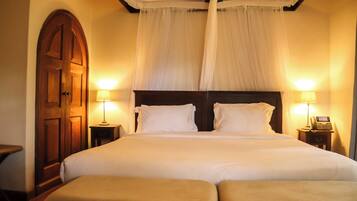 Desk, laptop workspace, iron/ironing board, free WiFi