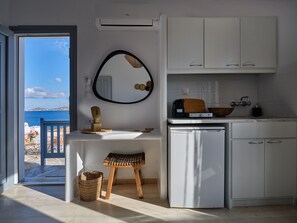 Premium bedding, in-room safe, soundproofing, free WiFi - Ariti Seaside Residence (Paros)